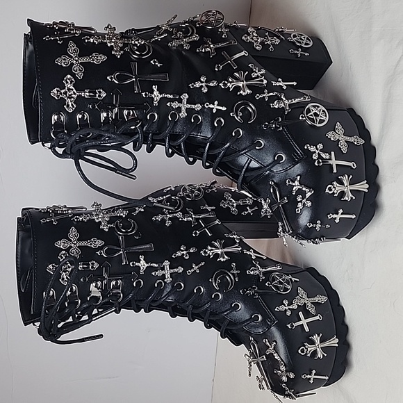 Dolls Kill Widow Idol Worship Charm Platform Boots Size 8 Goth Near New - Picture 2 of 14